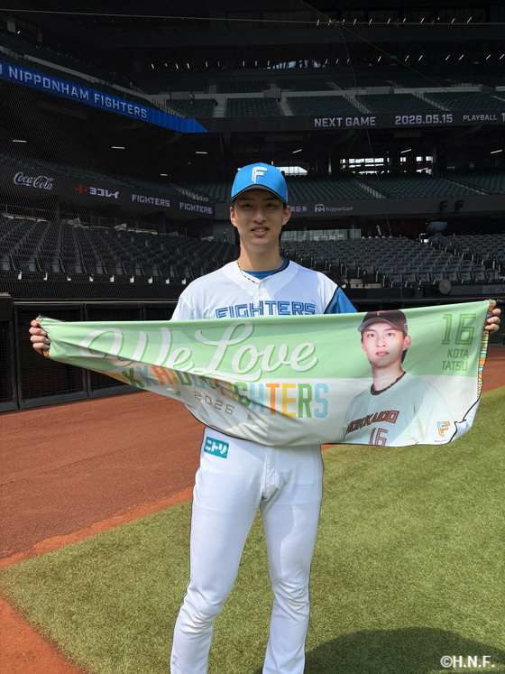 WE LOVE HOKKAIDO & FIGHTERS 2026 クールフードタオル　達投手1