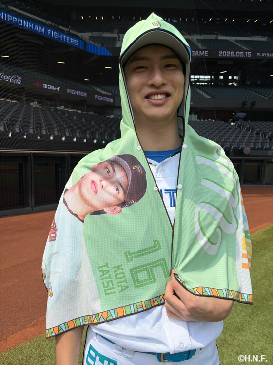 WE LOVE HOKKAIDO & FIGHTERS 2026 クールフードタオル　達投手2