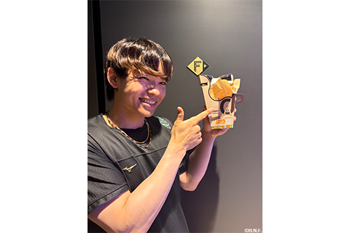 ジャガイモグルメを楽しむ田宮選手