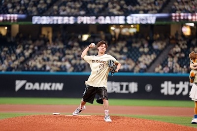 五輪メダリストによるファーストピッチ