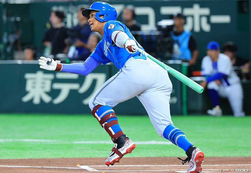 万波中正選手