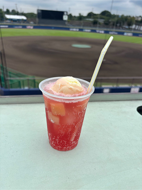 「半田選手のピチピチみなと山桃クリームソーダ」