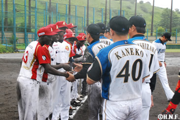 ファイターズOBレジェンズが西アフリカ選抜と熱戦 | 北海道日本