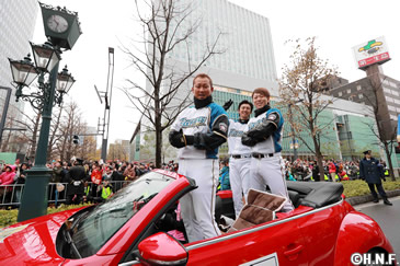 プロ野球：日本ハム優勝パレードに13万8000人 札幌 [写真