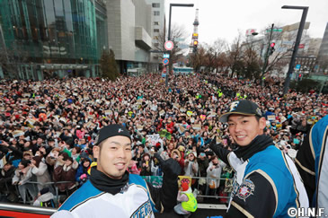 優勝パレードを開催！13万8000人が沿道に | 北海道日本ハム