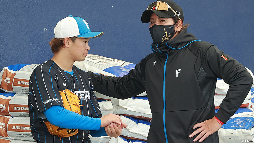 鈴木投手と新庄監督