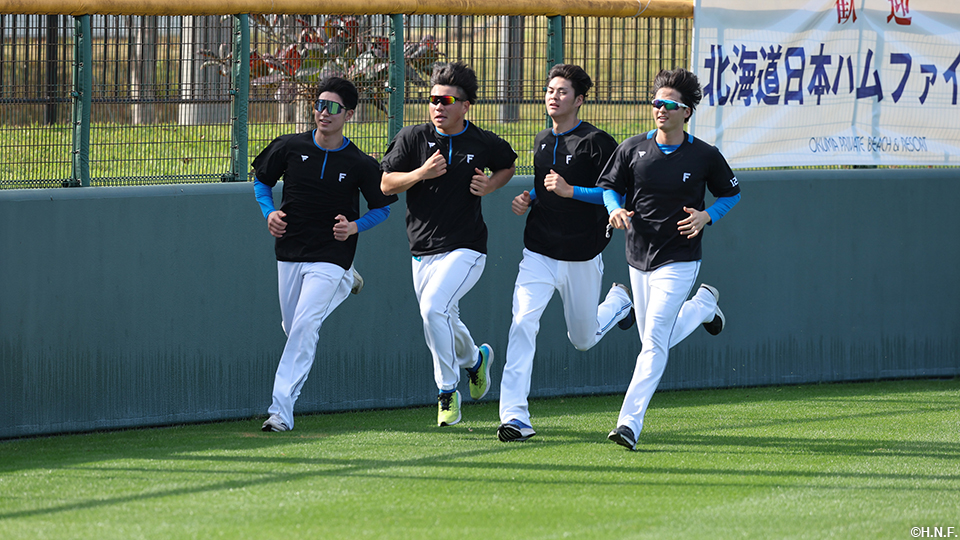 ランニングする選手たち
