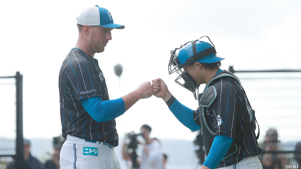 マーフィー投手と田宮選手
