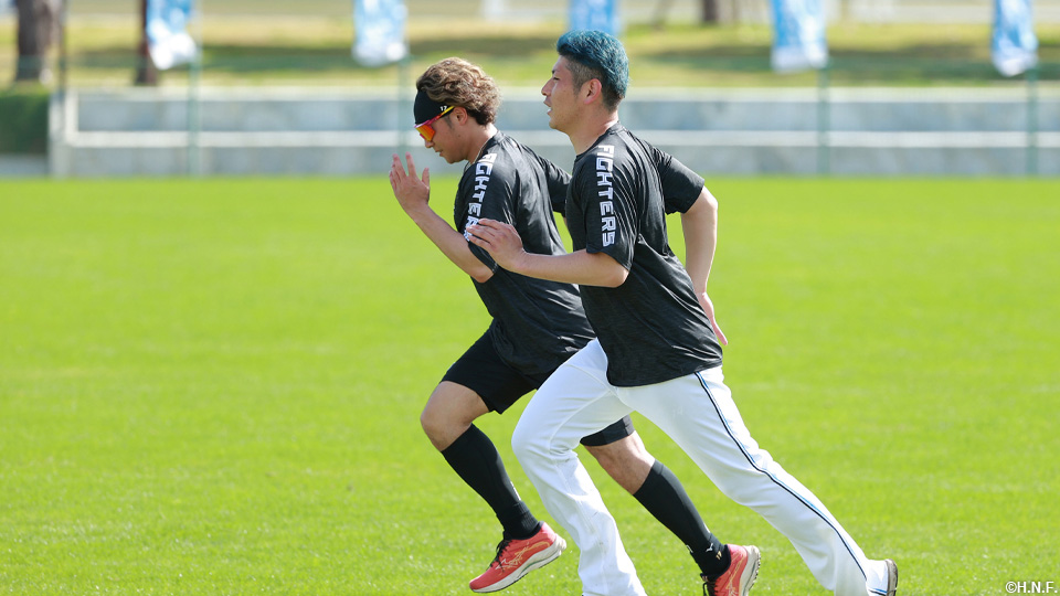 伊藤投手と加藤貴投手