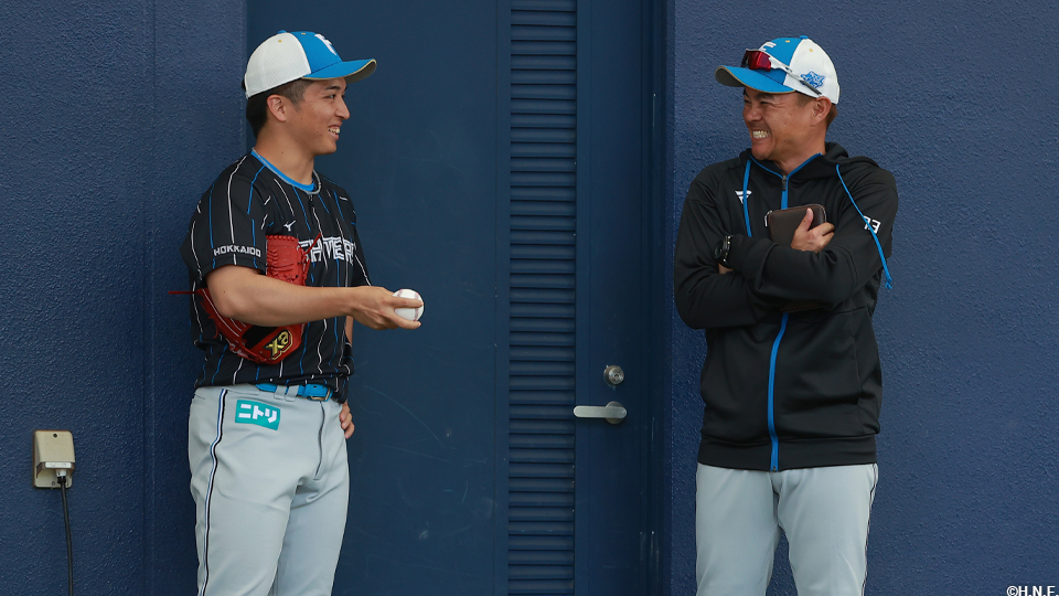 山本拓投手と武田コーチ