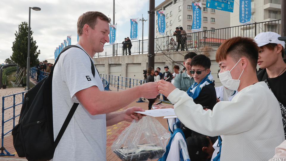 ファンサービスするスティーブンソン選手