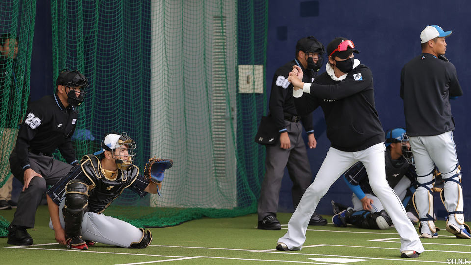 打席に立つ新庄監督