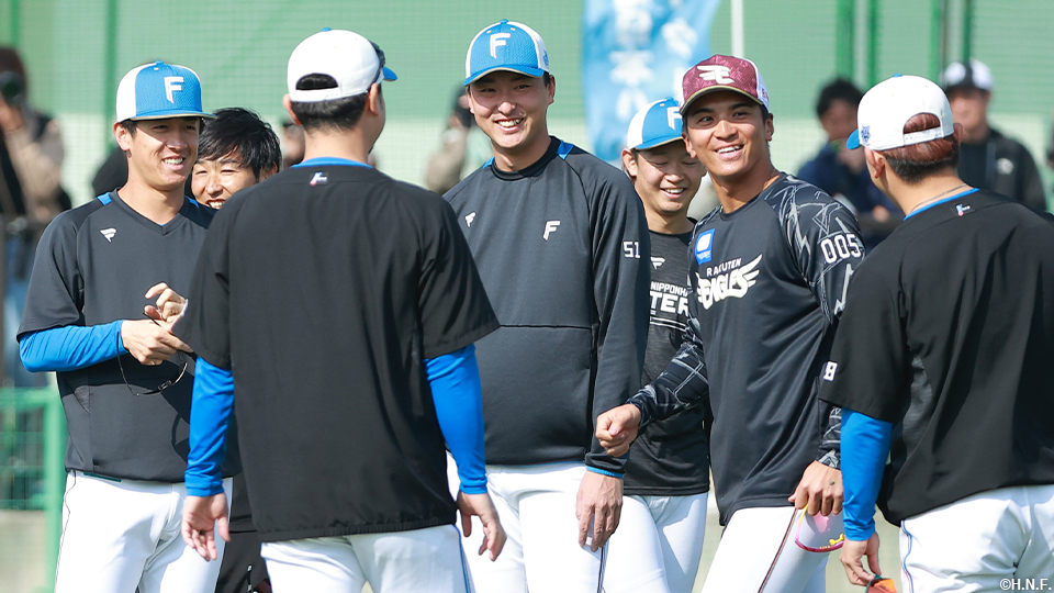 挨拶に訪れたイーグルス山田選手