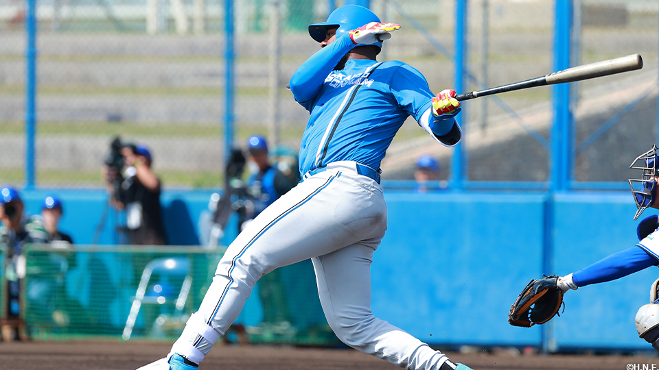 “レイエス選手01”