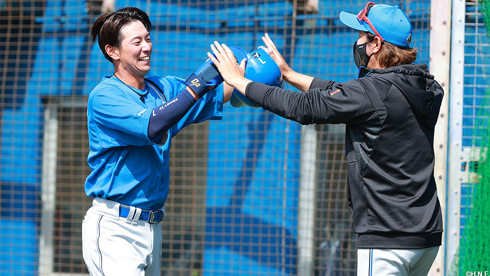 “松本剛選手と新庄監督”