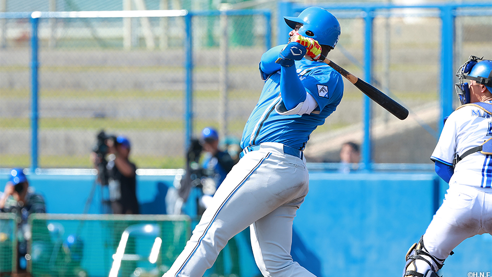 “レイエス選手02”