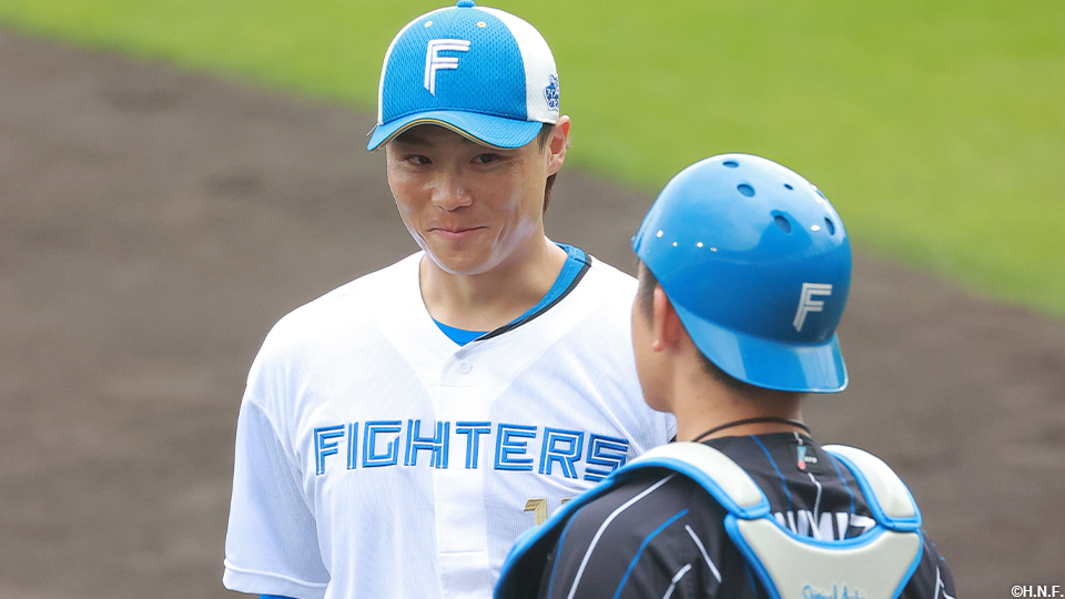 “山崎福投手と清水選手”