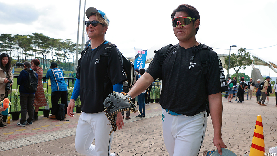 “生田目投手と根本投手”