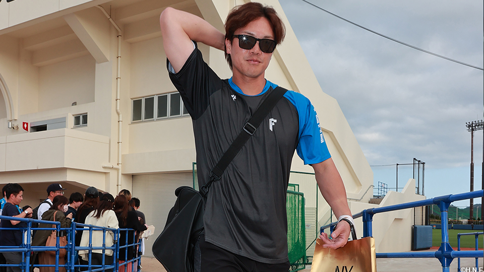 “ファンサービスする伏見選手02”