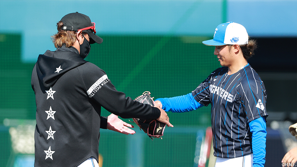 新庄監督と伊藤投手