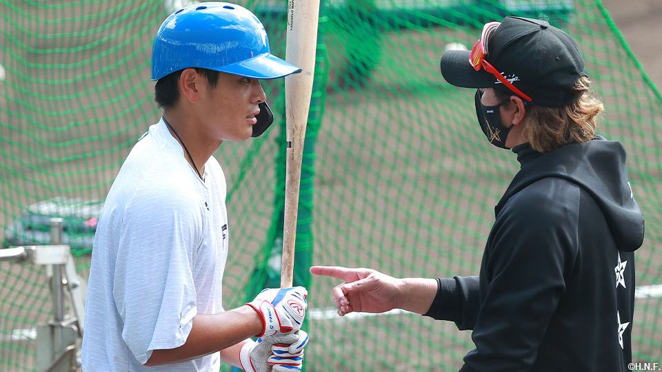 野村選手と新庄監督