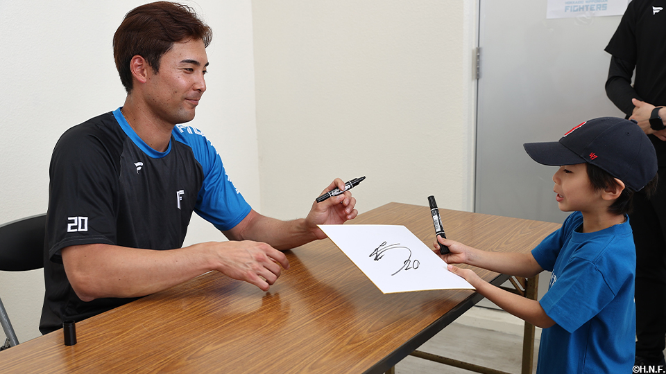 ““ファンサービスする上原投手””