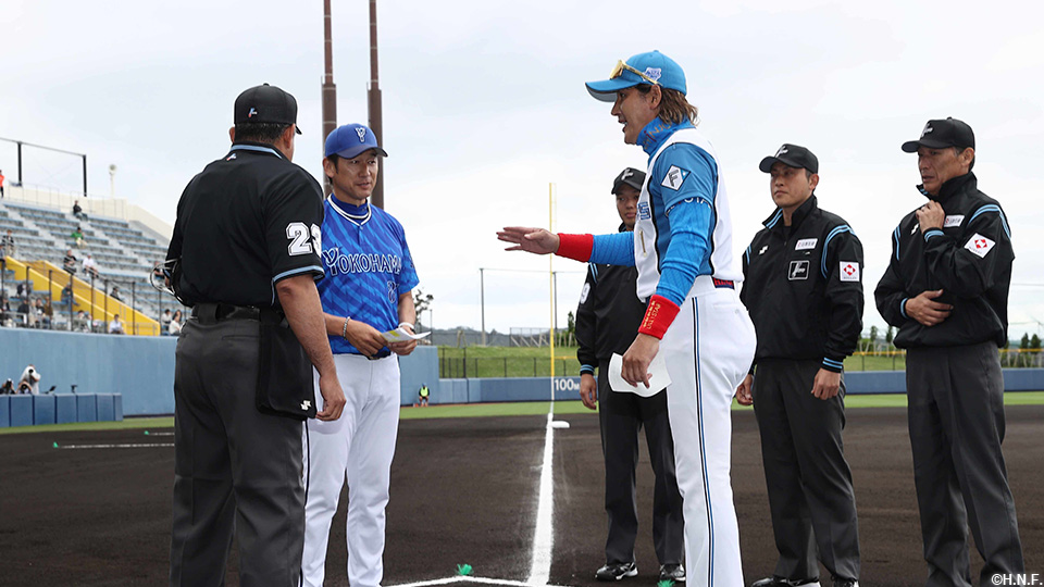 試合前メンバー表交換