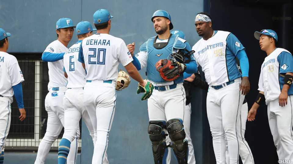上原投手とマルティネス選手