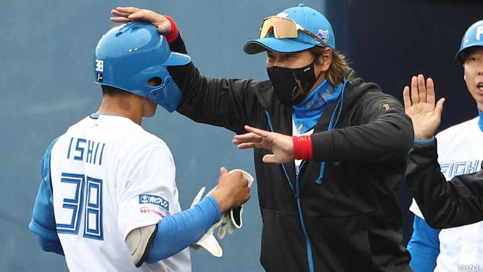 石井選手と新庄監督