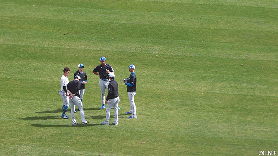 代田コーチ、森本コーチと外野手陣