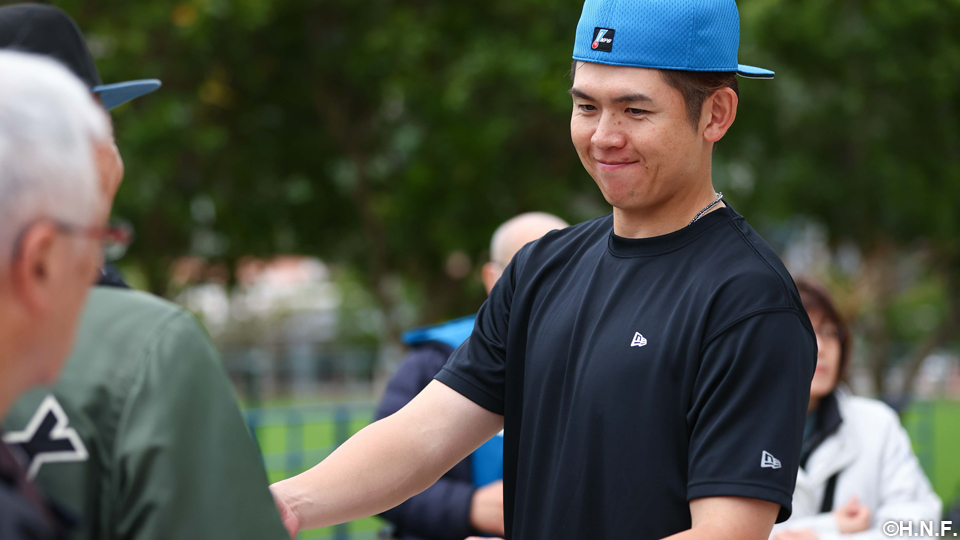 ファンサービスする清水優選手