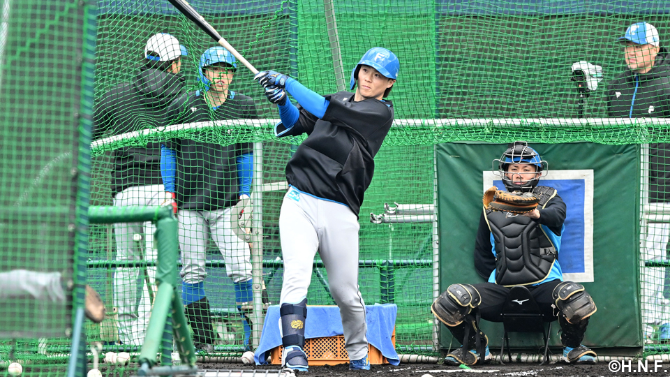 打撃練習中の山﨑福投手01