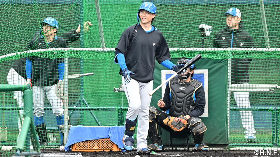 打撃練習中の山﨑福投手02