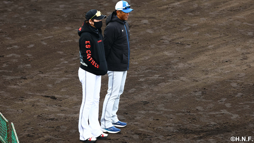 新庄監督と稲葉ファーム監督