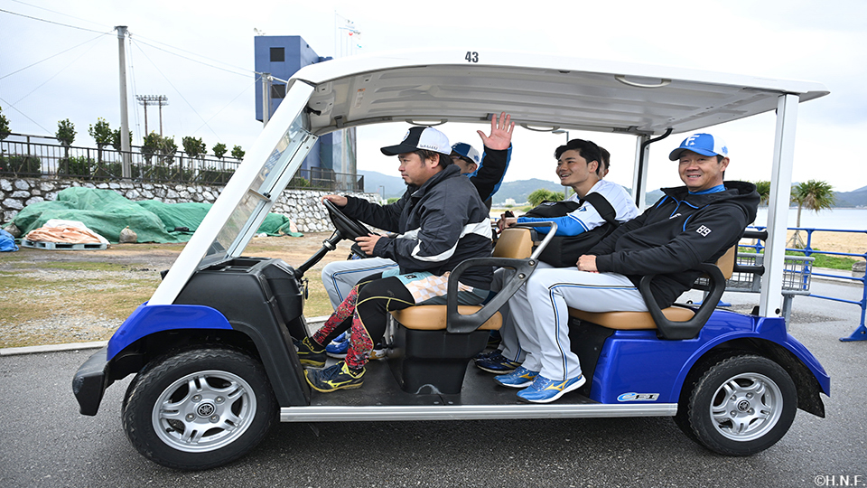 八木コーチと清宮選手