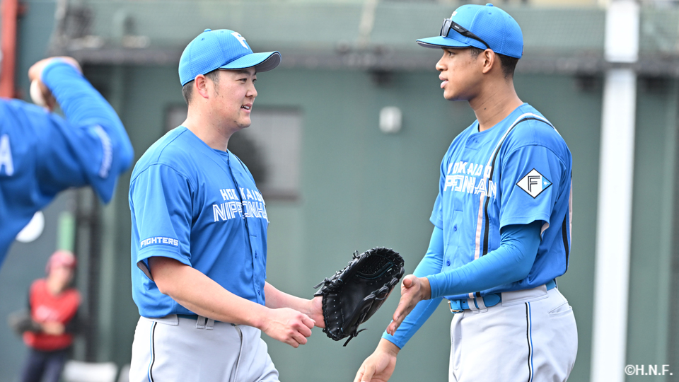 齋藤投手と万波選手