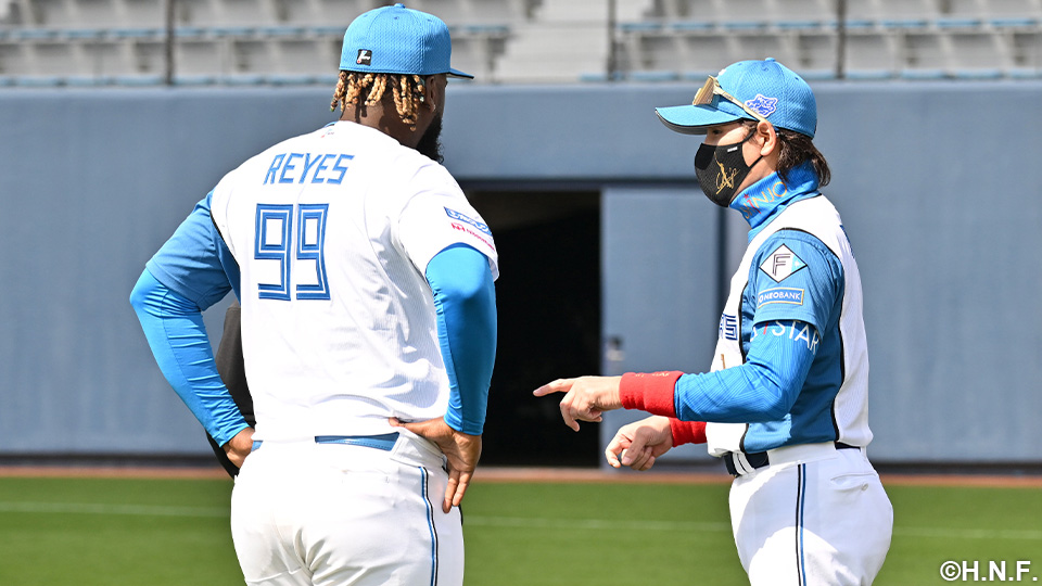 レイエス選手と新庄監督