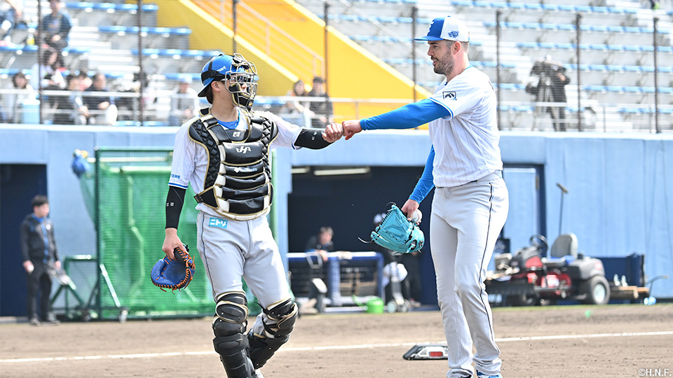 伏見選手とバーヘイゲン投手