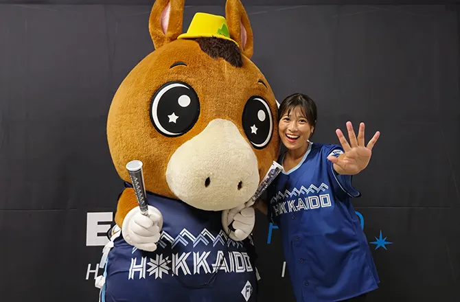 どさんこくん＆佐々木 美波 アナ