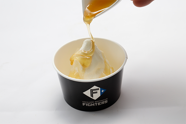 北広島産はちみつ掛けミルクジェラート