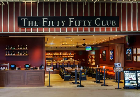 THE FIFTY FIFTY CLUBの外観