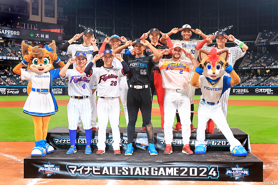 サプライズでファイターズの選手が着用した歴代ユニフォーム